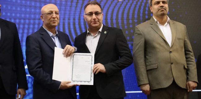 انتخاب مدیر روابط عمومی به عنوان کارشناس فعال برتر وزارت علوم تحقیقات و فناوری