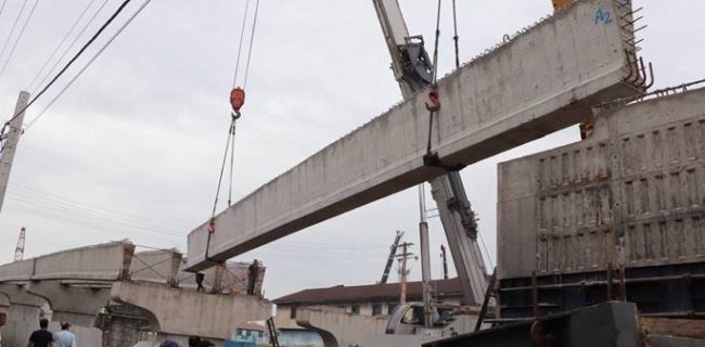 پیشرفت تقاطع غیرهمسطح نیروی دریایی رشت با نصب مرحله جدید تیرگذاری پل