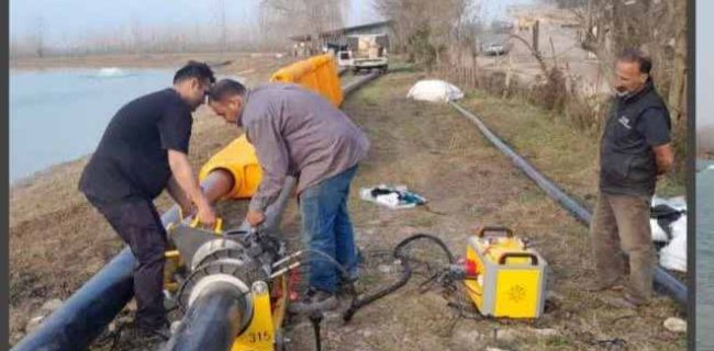 کوروش خلیلی مدیر کل شیلات گیلان خبر داد؛ استقرار اولین سازه قفس با عمق کم در یکی از آب گیر های شهرستان رشت