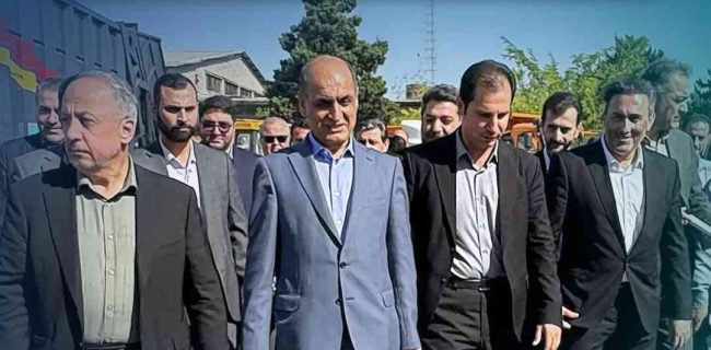 رونمایی از نخستین سمی‌تریلر مسقف ویژه جمع‌آوری و انتقال پسماند در استان گیلان