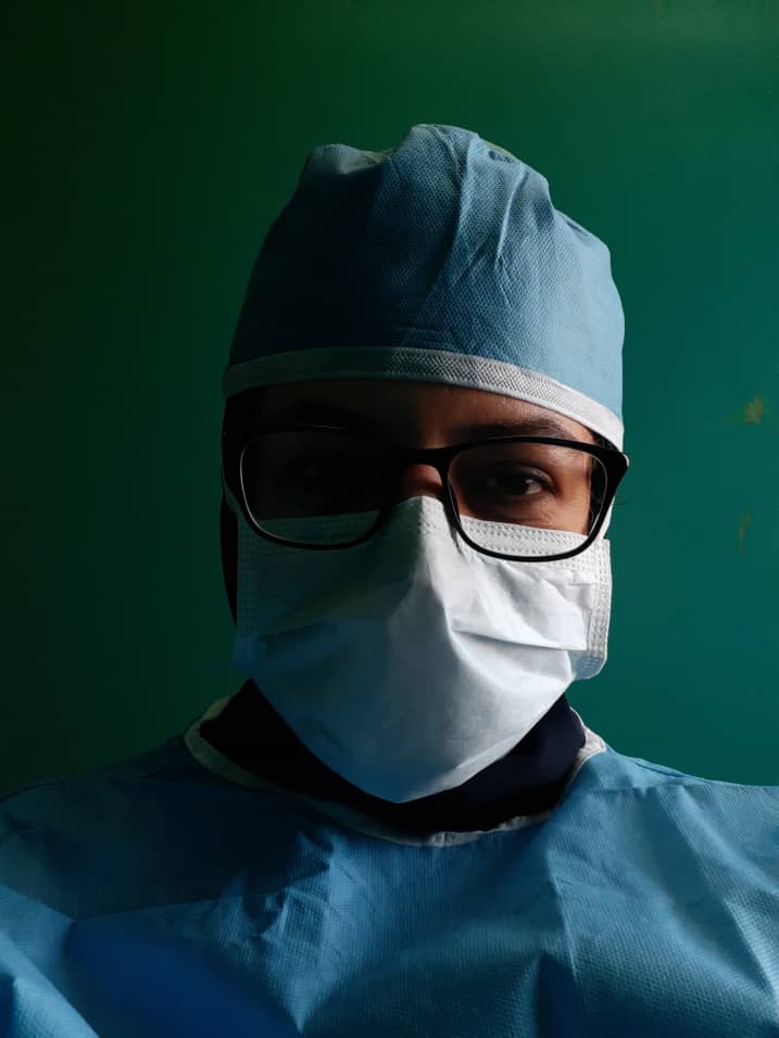 پرستاری یعنی صبر یعنی سکوت یعنی بی خوابی و چه کسی می‌داند که در پشت لبخند‌های گرمت، چه ناگفته‌ها داری؟!