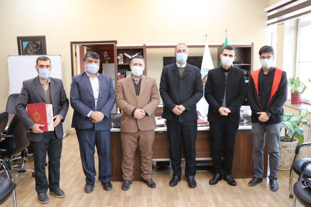 توسط ستاد اقامه نماز جمعه لنگرود صورت گرفت  تقدیر از شهردار و رییس شورای شهر لنگرود