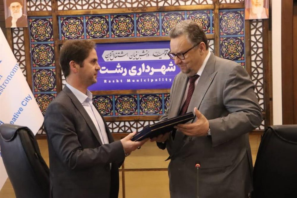 سید امیر حسین علوی شهردار رشت در دیدار با سفیر فنلاند؛ امیدوارم دیدارهای اینچنینی عایدی‌های خوبی در حوزه‌های اقتصادی، زیست‌ محیطی و دانشگاهی فی مابین برای دو طرف داشته باشد.