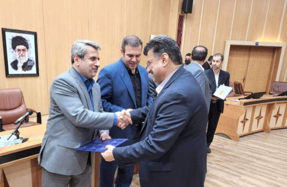 دکتر منوچهر مهدی پور شهردار کومله به عنوان شهردار نمونه استان گیلان انتخاب شد