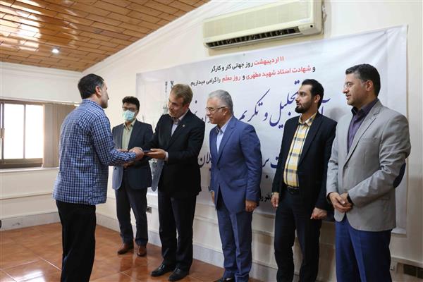 مدیر عامل شرکت برق منطقه‌ای گیلان در تجلیل از کارگران نمونه گفت: كارگران خط مقدم تولید برق مطمئن و پایدار هستند