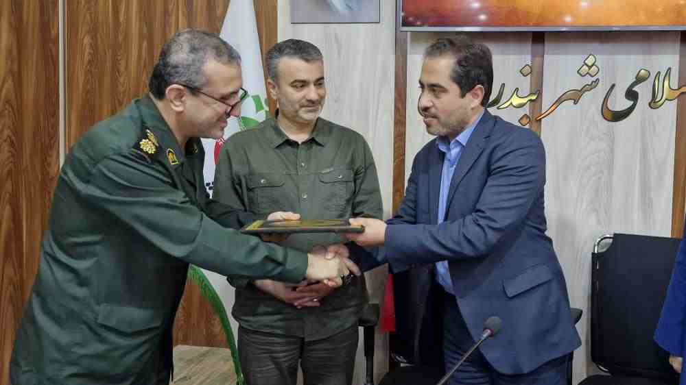 تقدیر ستاد کنگره سرداران ، امیران و هشت هزار شهید گیلان از شهردار بندرانزلی