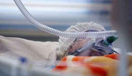 رئیس دانشگاه علوم پزشکی و خدمات بهداشتی درمانی گیلان گفت: شمار جانباختگان مسمومیت الکلی در این استان به ۱۵ نفر رسید