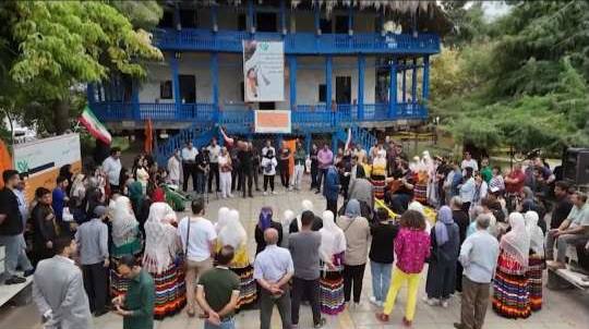 با اجرای نمایش های قالی، سیاه نون و مشاغل کاذب، جشنواره تئاتر خیابانی شهروند لاهیجان رسما آغاز شد