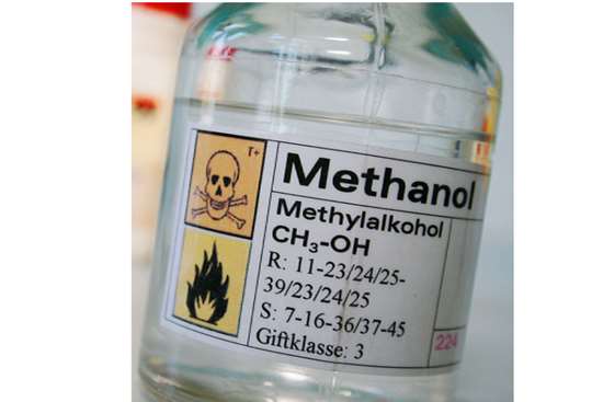 هشدار معاون درمان دانشگاه علوم پزشکی گیلان درباره صدمات جبران‌ناپذیر مصرف مشروبات الکلی تقلبی(متانول)