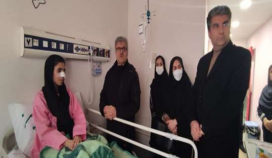 عیادت دکتر آشوبی از پرستار سانحه دیده اورژانس شرق گیلان بستری در بیمارستان دکتر پیروز لاهیجان