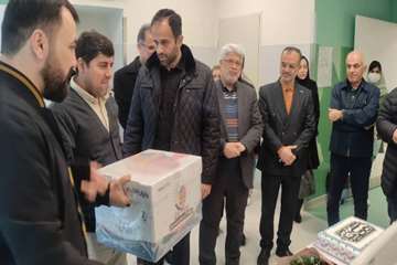 به مناسبت روز رشت و رویداد ایران جوان به اولین نوزادان رشت( خواهر دو قلو) هدایایی به رسم یادبود توسط رئیس شورا و شهردار رشت اهدا شد