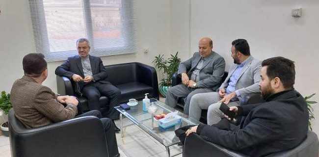 سرپرست مدیریت درمان تامین اجتماعی استان گیلان در دیدار با نماینده مردم رشت:  کرامت انسانی بیمه شدگان باید حفظ شود