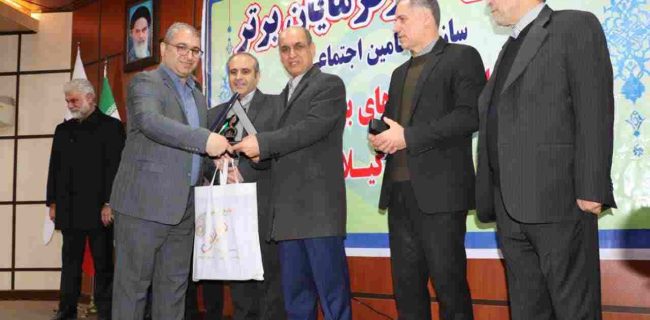 دریافت لوح و تندیس واحد برتر کارفرمایان استان گیلان توسط شرکت سیمان خزر 