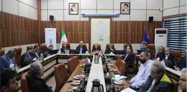 نشست هم اندیشی با شرکت های کشتیرانی در اداره کل بنادر و دریانوردی استان گیلان