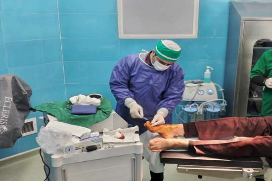 آغاز به کار اتاق عمل سرپایی کلینیک شهدای سلامت با انجام عمل اکسزیون توده پا آغاز به کار اتاق عمل سرپایی کلینیک شهدای سلامت با انجام عمل اکسزیون توده پا