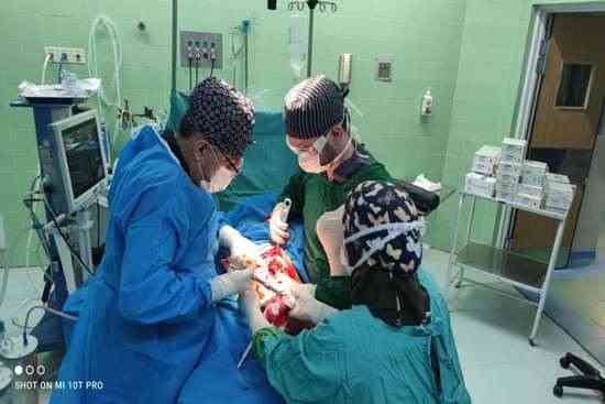 عمل موفقیت‌آمیز تعویض مفصل ران مرد ۸۰ ساله در بیمارستان امام حسن مجتبی(ع) فومن