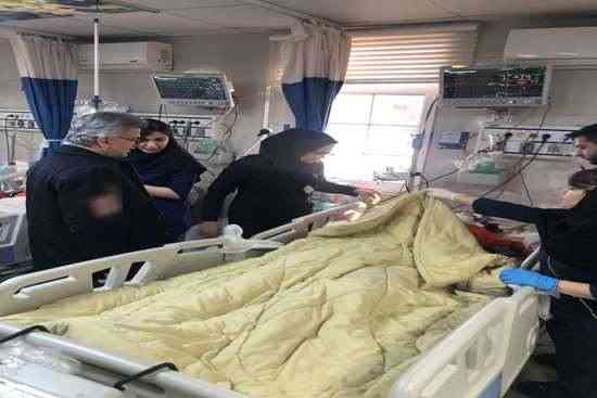 عیادت رئیس دانشگاه علوم پزشکی گیلان از پرستار سانحه‌دیده آستارا