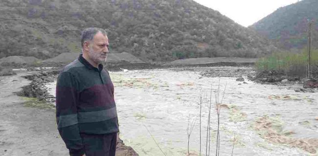 بازدید سرزده بازرس کل استان گیلان و هیات همراه از از محل بازگشایی مسیر تخریب شده جاده مواصلاتی رحیم آباد به اشکورات و سایر مناطق سیل زده شهرستان رودسر