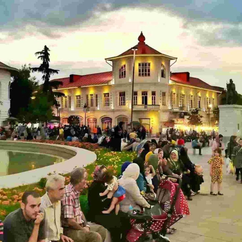 رضویان عضو شورای اسلامی شهر رشت:   فروش غیرقانونی فضای پیاده‌راه و بازار توسط دلالان برای دستفروشی