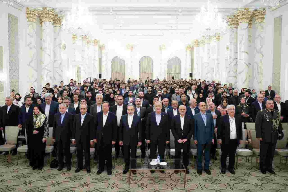 دیدار ایرانیان مقیم جمهوری آذربایجان با رئیس جمهور برگزار شد