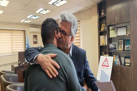 تجلیل دکتر آشوبی رئیس دانشگاه علوم پزشکی گیلان از کارگران شاغل در نظام سلامت