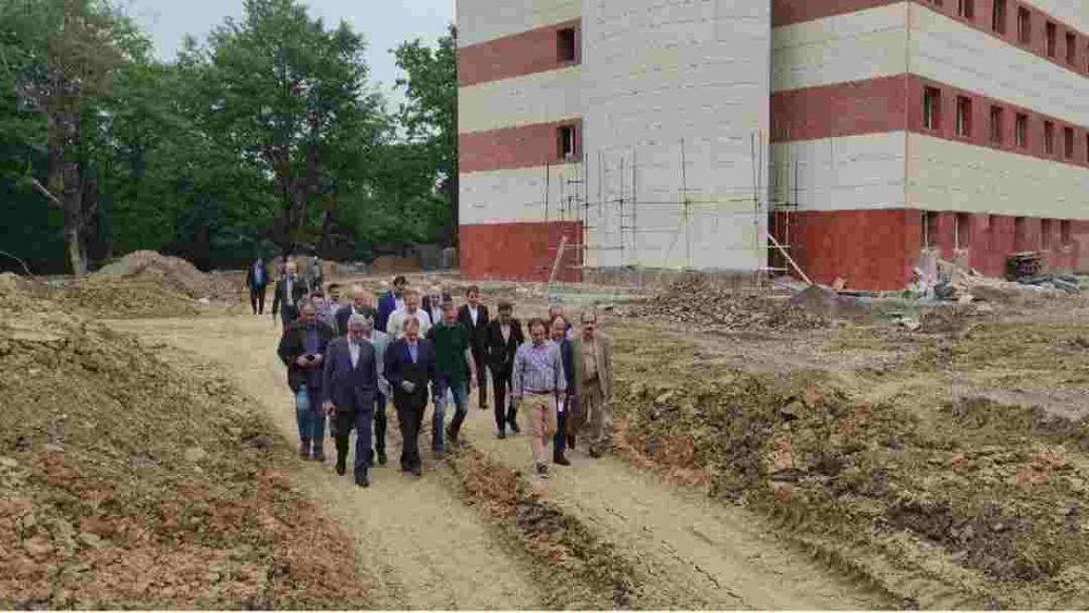 دستور بازرس گیلان بر تشکیل کمیته ویژه تسریع پروژه بیمارستان ۴۲۱ تختخوابی رشت