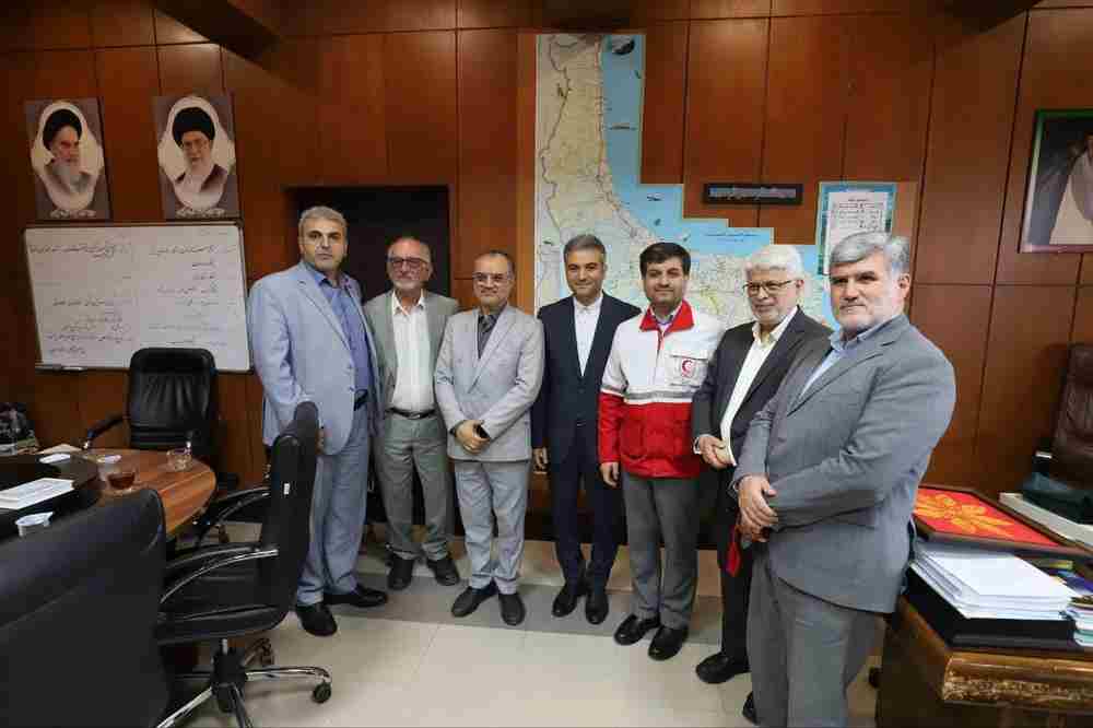 دیدار رئیس و اعضای شورای اسلامی شهر رشت با مدیر عامل جمعیت هلال احمر گیلان