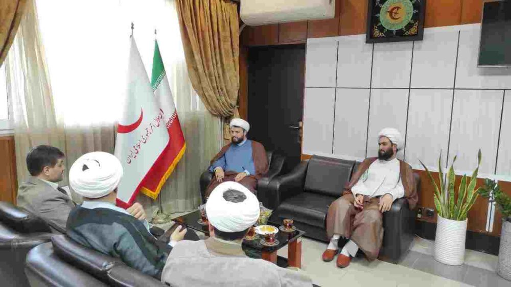 مدیرعامل جمعیت هلال احمر گیلان گفت: هلال احمر به طور کامل در کنار مردم و پای کار جشن غدیر است