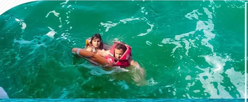 واکنش سریع مرکز هماهنگی جستجو و نجات دریایی استان گیلان صورت گرفت؛  نجات پنج سرنشین یک قایق تفریحی در بندر انزلی