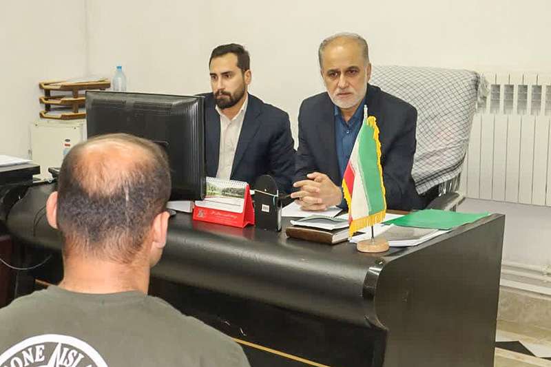 بازدید دادستان مرکز استان به مناسبت هفته قوه قضاییه از زندان مرکزی رشت