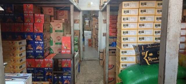 کشف بیش از ۱۴ هزار انواع مواد غذایی احتکار شده در آستانه اشرفیه