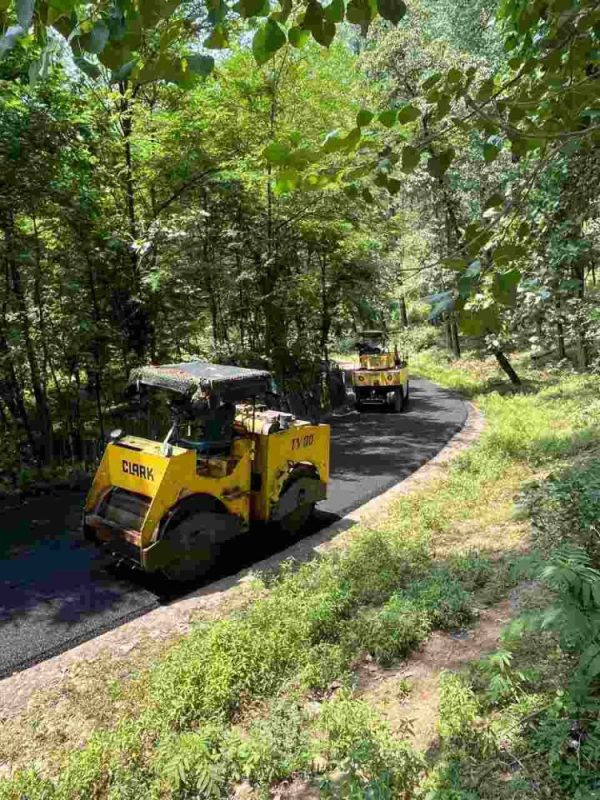 آغاز عملیات اجرایی فاز ۲ پروژه آسفالت راه روستایی فرارود به براگور در شهرستان رودبار