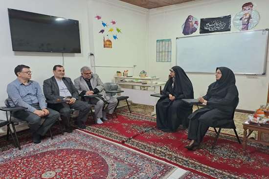 اهدای هفتاد دست لباس دخترانه به موسسه خیریه امام علی (ع)