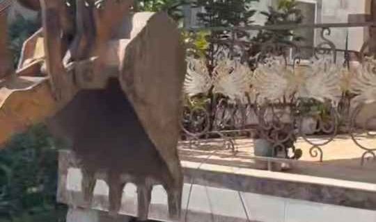 قلع و قمع بنای جدیدالاحداث و غیر مجاز مسکونی با حکم دیوان عدالت اداری توسط شهرداری رضوانشهر