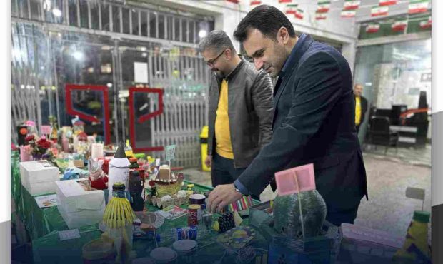 بازدید شهردار لنگرود از نمایشگاه طراحی و ساخت کاردستیهای بازیافتی بازدید شهردار لنگرود از نمایشگاه طراحی و ساخت کاردستیهای بازیافتی