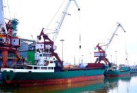 نواخته شدن بوق کشتی‌های مجتمع بندری انزلی به مناسبت ورود امام خمینی (ره) به میهن اسلامی