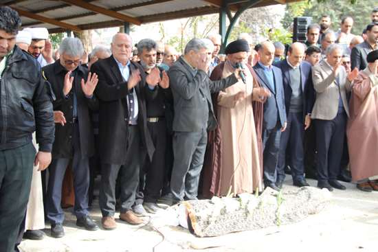وداع باشکوه با خیر نیک‌اندیش لاهیجانی؛ پیکر دکتر محمدصادق پیروز به خاک سپرده شد