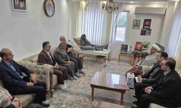 دیدار مدیرعامل شرکت گاز گیلان با خانواده شهید جنگ رمضان سید اسماعیل فرجودی